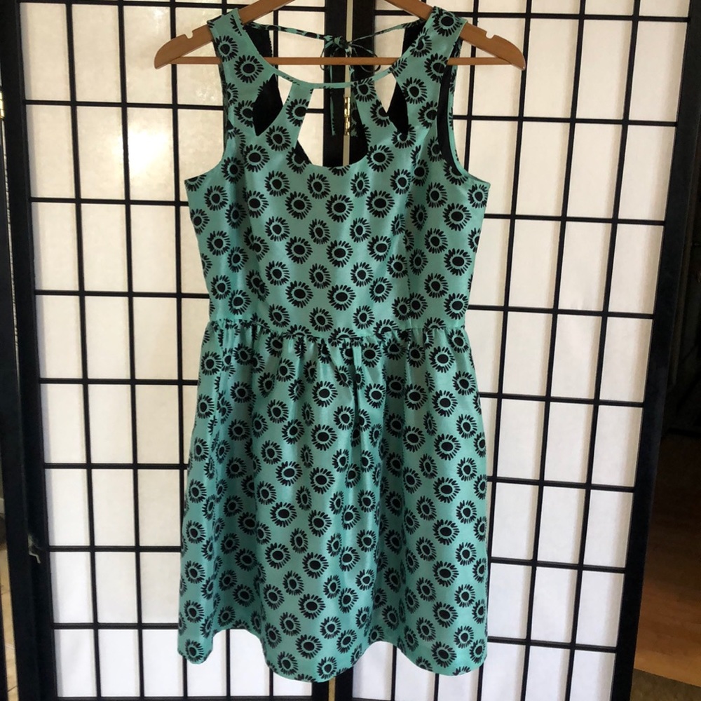 Beautiful Eric& Lani summer dress fully lined